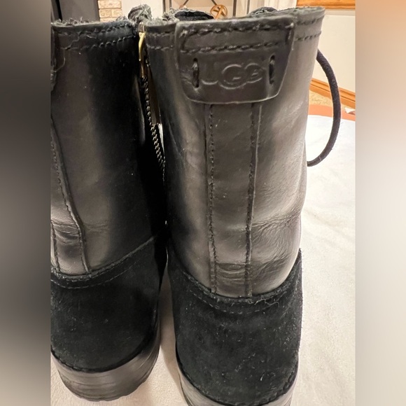 UGG Kilmer II Black Combat Moto Boots w/ Chunky Sole and Exposed Shearling Sz 9 - Picture 5 of 14